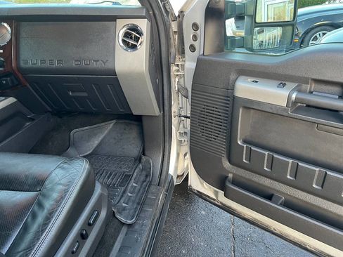 Used 2014 Ford F350 Lariat w/ Lariat Interior Package image 29