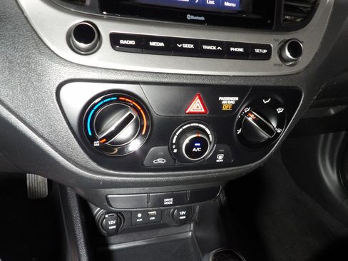 Used 2020 Hyundai Accent SE image 12