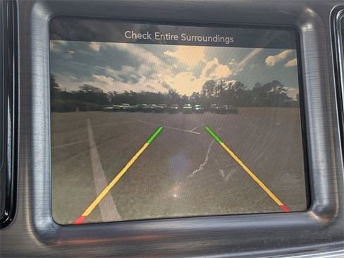 Used 2016 Dodge Challenger R/T image 6