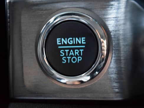 Used 2025 Ford F250 Lariat w/ Black Appearance Package image 15