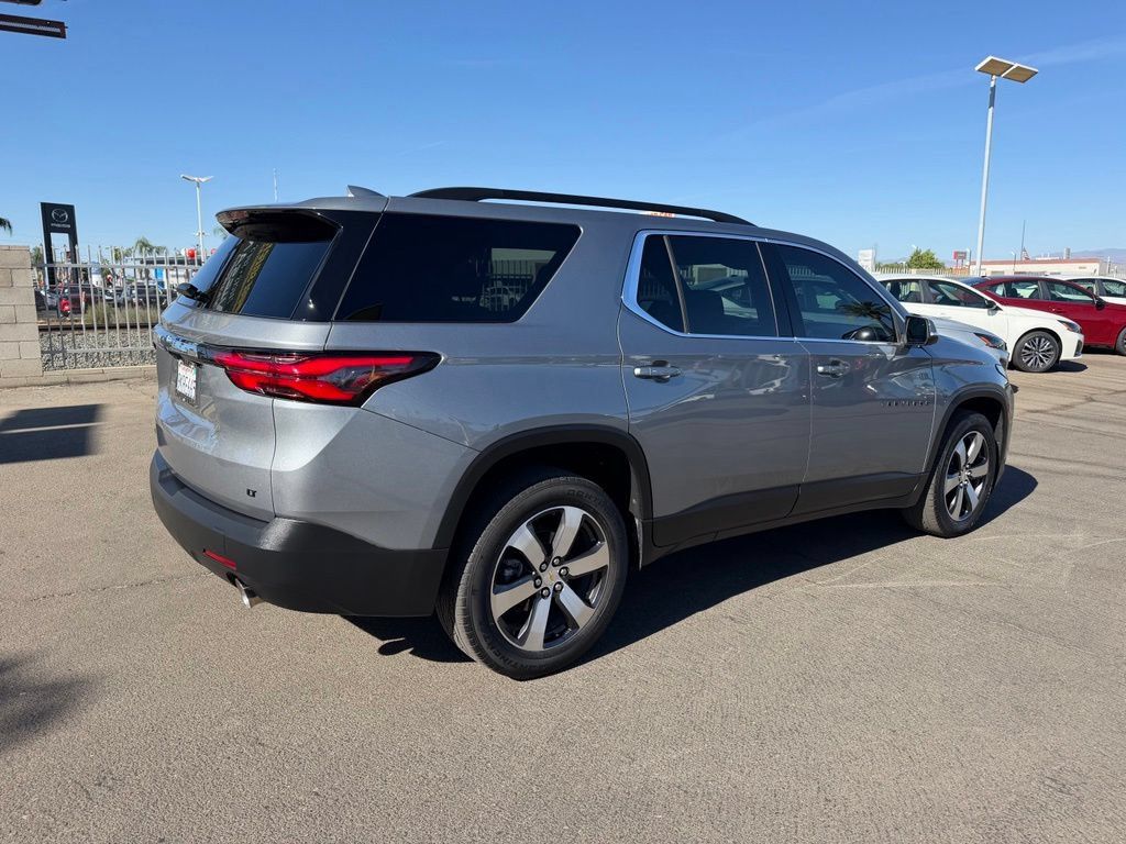 Used 2023 Chevrolet Traverse LT w/ LT Premium Package FWD image 6