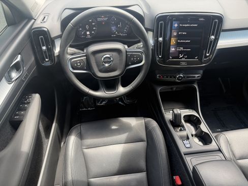 Used 2021 Volvo XC40 T5 Momentum w/ Protection Package Premier AWD/4WD image 14