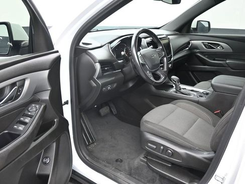 Used 2022 Chevrolet Traverse LT image 10
