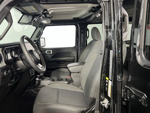 Certified 2025 Jeep Wrangler Sahara image 19