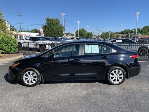Used 2025 Toyota Corolla LE FWD image 5