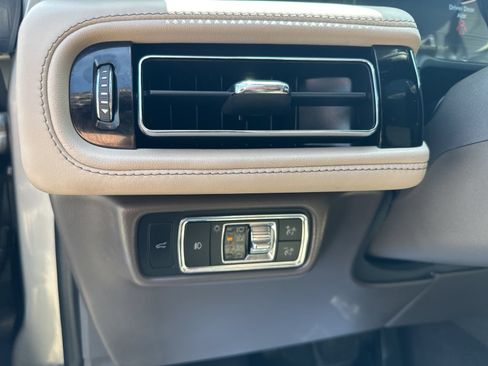 Used 2023 Lincoln Aviator Reserve w/ Equipment Group 201A AWD/4WD image 16