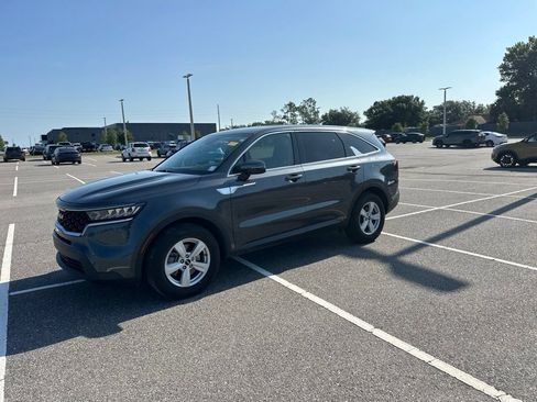 Certified 2022 Kia Sorento LX FWD image 12