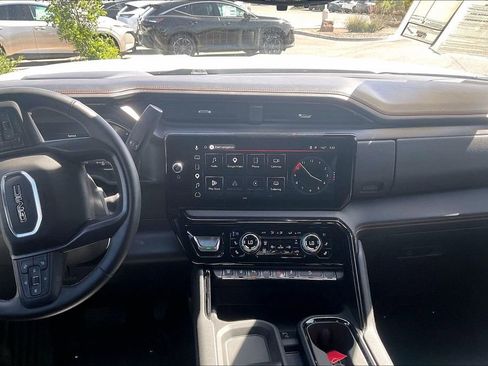Used 2025 GMC Sierra 2500 AT4 w/ AT4 Premium Plus Package AWD/4WD image 6