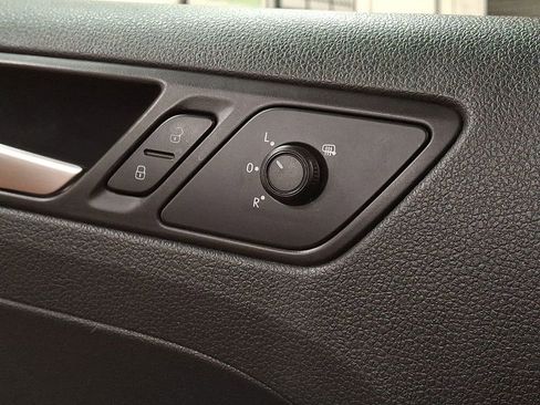 Used 2017 Volkswagen Jetta SE image 24