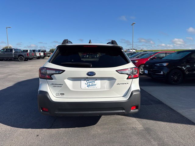 Used 2025 Subaru Outback Premium AWD/4WD image 4