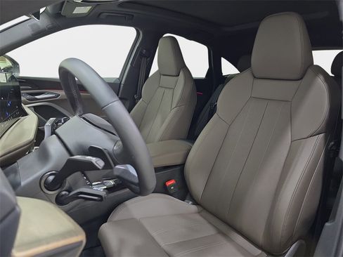 Certified 2025 Audi Q5 Prestige w/ 20" Wheel Package image 17