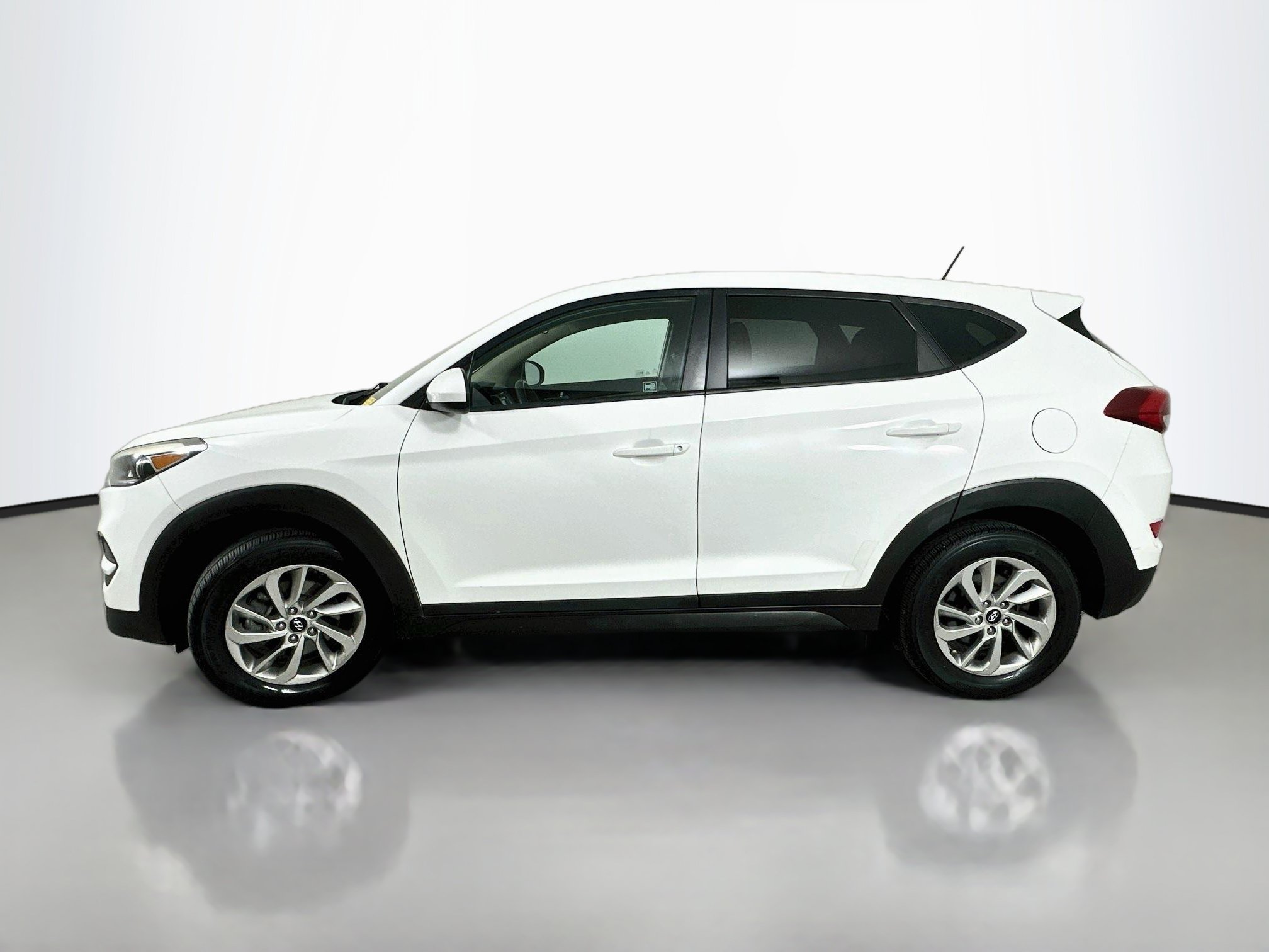 Used 2017 Hyundai Tucson SE w/ Cargo Package FWD image 4