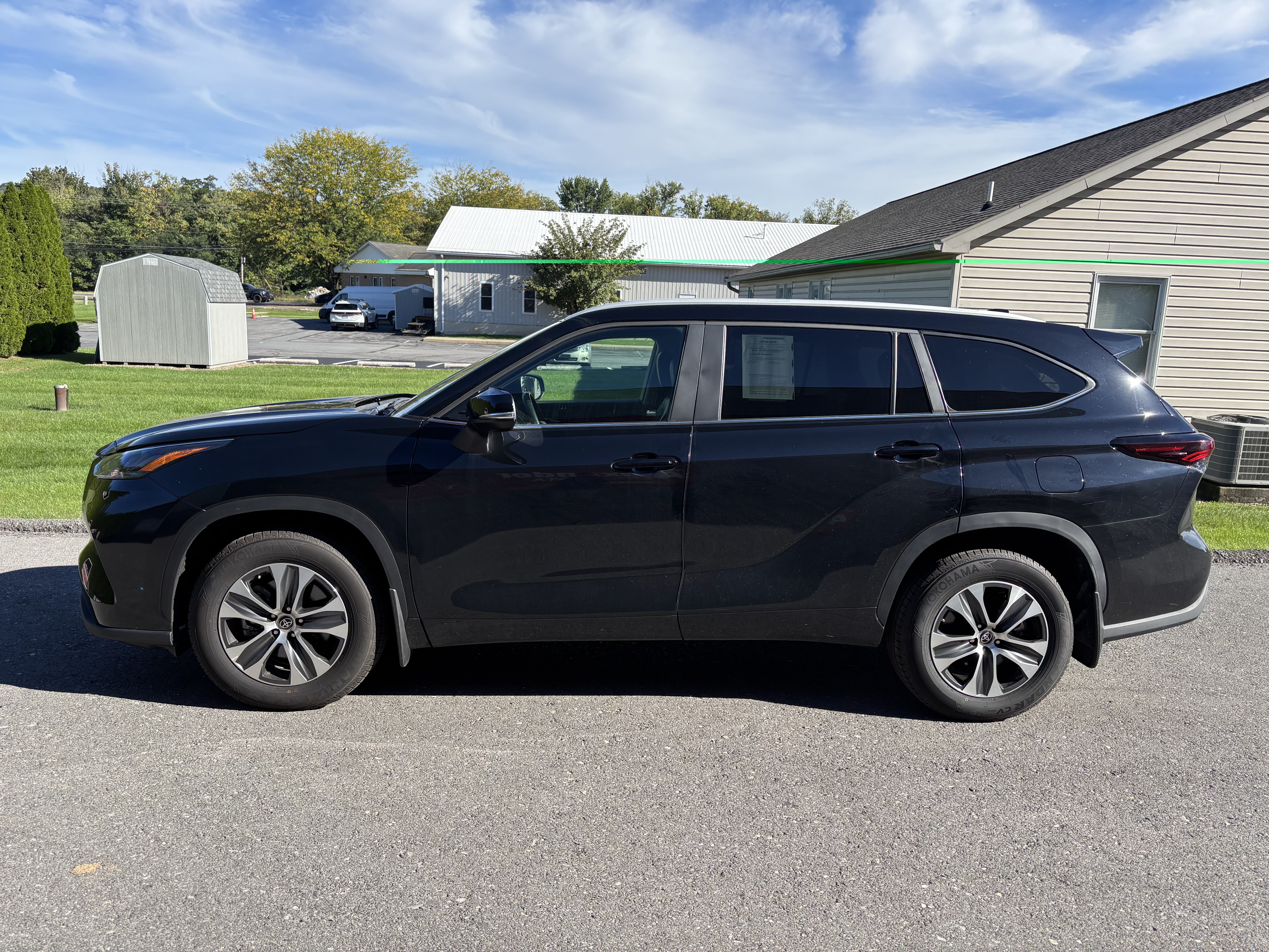 Used 2024 Toyota Highlander XLE AWD/4WD image 6