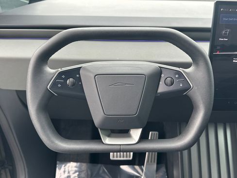 Used 2024 Tesla Cybertruck AWD Crew Cab image 22