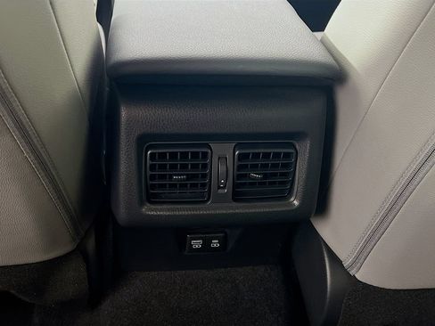 Used 2025 Toyota Camry SE AWD/4WD image 24