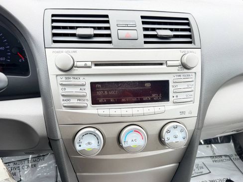 Used 2010 Toyota Camry LE FWD image 33