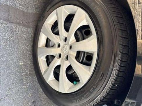 Used 2022 Toyota Corolla LE image 14