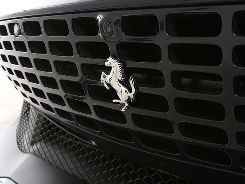 Used 2024 Ferrari Roma Spider RWD image 11