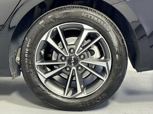 Used 2023 Kia Forte LXS w/ LXS Technology Package FWD image 29