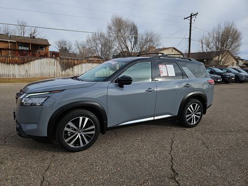 Used 2023 Nissan Pathfinder Platinum w/ Lighting Package (N92) image 2