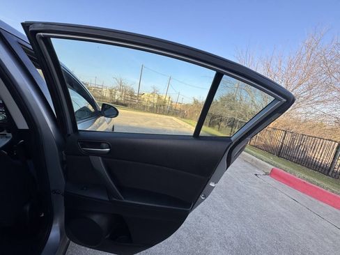 Used 2011 MAZDA MAZDA3 i Touring image 21