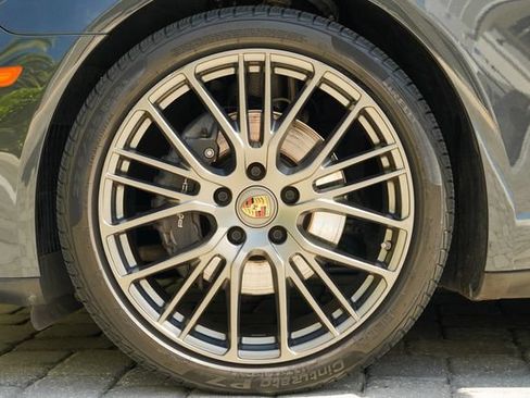 Used 2023 Porsche Panamera 4 Platinum Edition AWD/4WD image 14