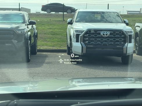 Used 2023 Buick Envision Avenir AWD/4WD image 26