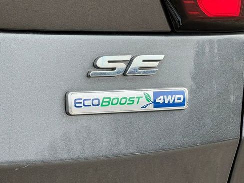 Used 2019 Ford Escape SE image 2