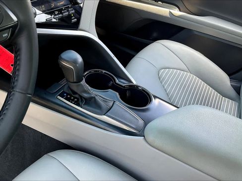 Used 2020 Toyota Camry SE image 14