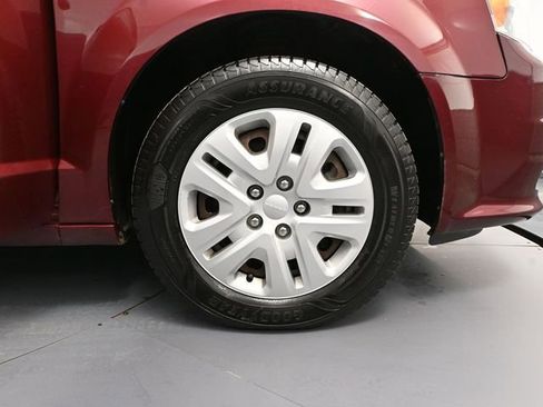 Used 2020 Dodge Grand Caravan SE w/ UConnect Hands-Free Group image 15