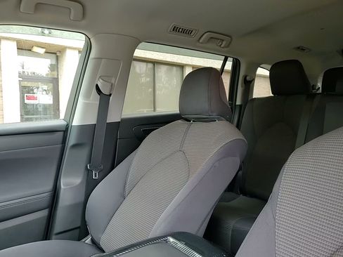 Certified 2023 Toyota Highlander LE image 30