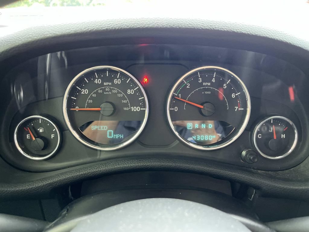Used 2016 Jeep Wrangler Unlimited Sahara w/ Connectivity Group AWD/4WD image 31
