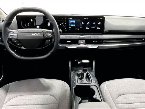 Used 2025 Kia K4 EX image 18
