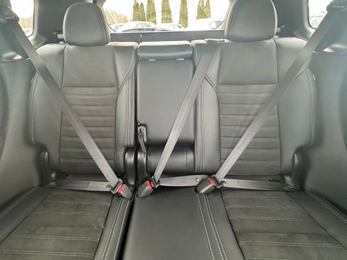 Used 2025 Mitsubishi Outlander SE image 17