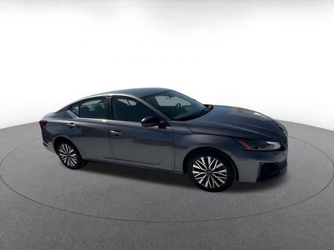 Used 2026 Nissan Altima 2.5 SV FWD image 2