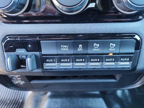 New 2025 RAM 3500 Tradesman w/ Chrome Appearance Group AWD/4WD image 34