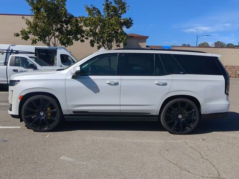 Used 2021 Cadillac Escalade Sport Platinum w/ LPO, ONYX Package image 9