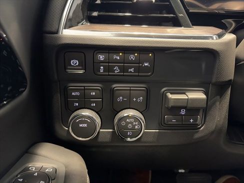 New 2026 Chevrolet Suburban Premier image 19