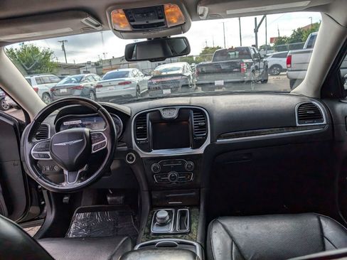 Used 2019 Chrysler 300 Limited AWD/4WD image 14