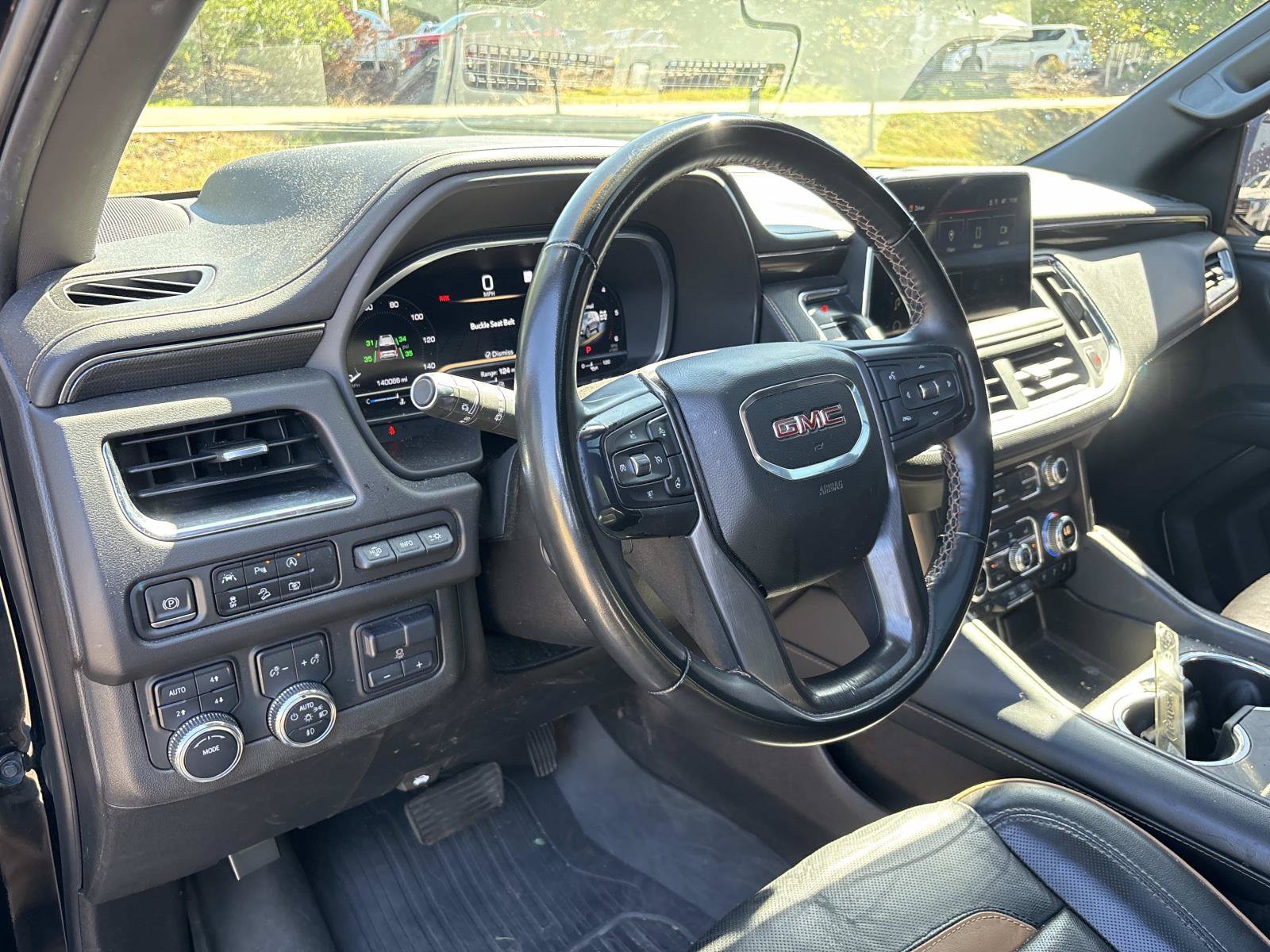 Used 2023 GMC Yukon AT4 w/ Technology Package AWD/4WD image 18