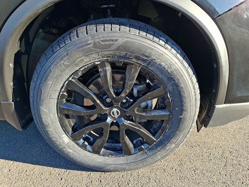 Used 2018 Nissan Rogue SV w/ Premium Package image 8