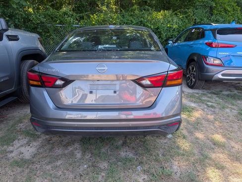 Used 2025 Nissan Altima 2.5 SV FWD image 3