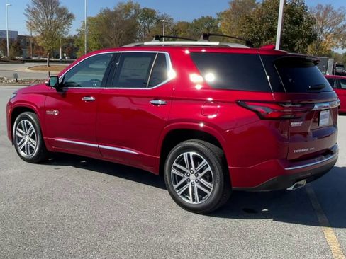 Used 2023 Chevrolet Traverse High Country w/ LPO, Floor Liner Package image 6