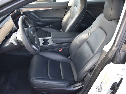 Used 2023 Tesla Model 3 Standard Range image 9