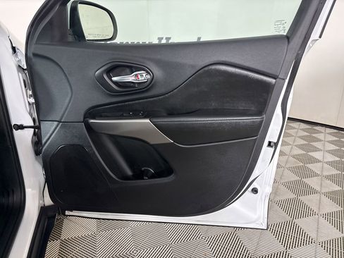 Used 2020 Jeep Cherokee Latitude image 24