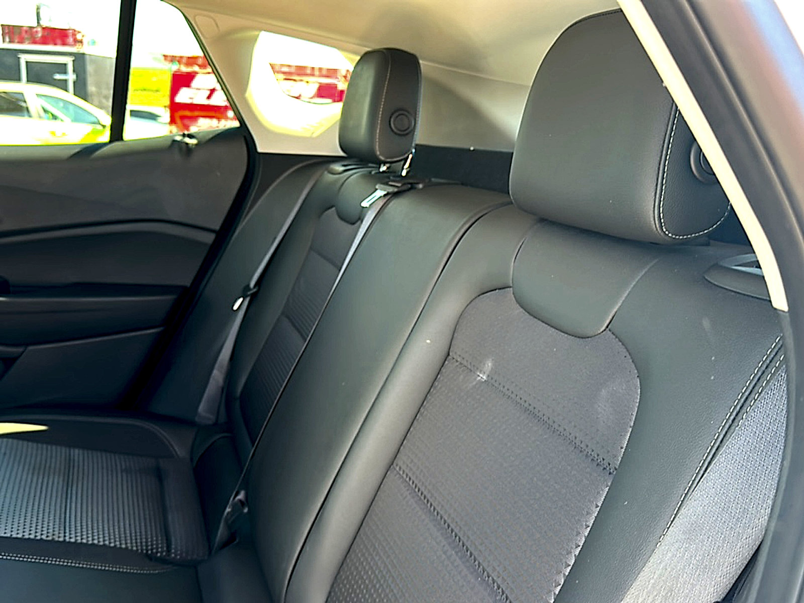 Used 2025 Chevrolet Trax LT FWD image 19