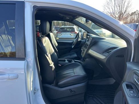 Used 2018 Dodge Grand Caravan GT image 17
