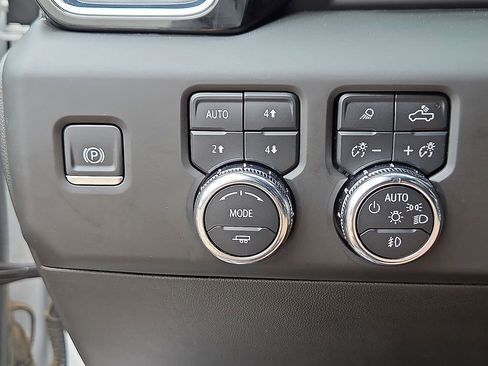 Used 2023 GMC Sierra 1500 Denali w/ Technology Package AWD/4WD image 17