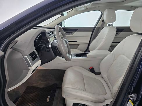 Used 2019 Jaguar XF Prestige image 41