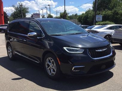 Used 2023 Chrysler Pacifica Limited
